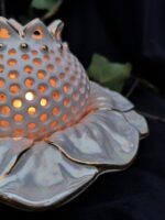 Blossoming Glow: Flower Bud-Shaped Candle Holder - Pearl white color - Image 2