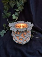 Elegant Flower Candle Holder with Golden Accents: Illuminate in Style - Pearl white / gold color - Image 3