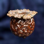 Elegant Flower Candle Holder with Golden Accents: Illuminate in Style - Bronze / gold color - Image 3