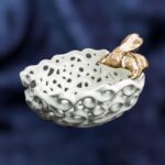 Apple-Shaped Ceramic Bowl - White and gold color